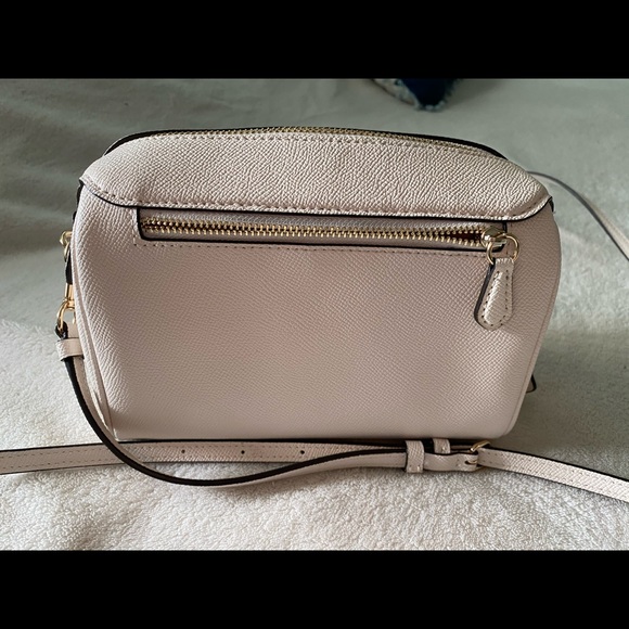 brand new cross body coach purse - Picture 7 of 7